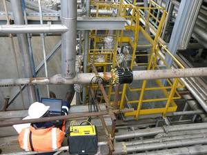 LRUT в действии на нефтеперерабатывающем заводе LRUT в действии на нефтеперерабатывающем заводе